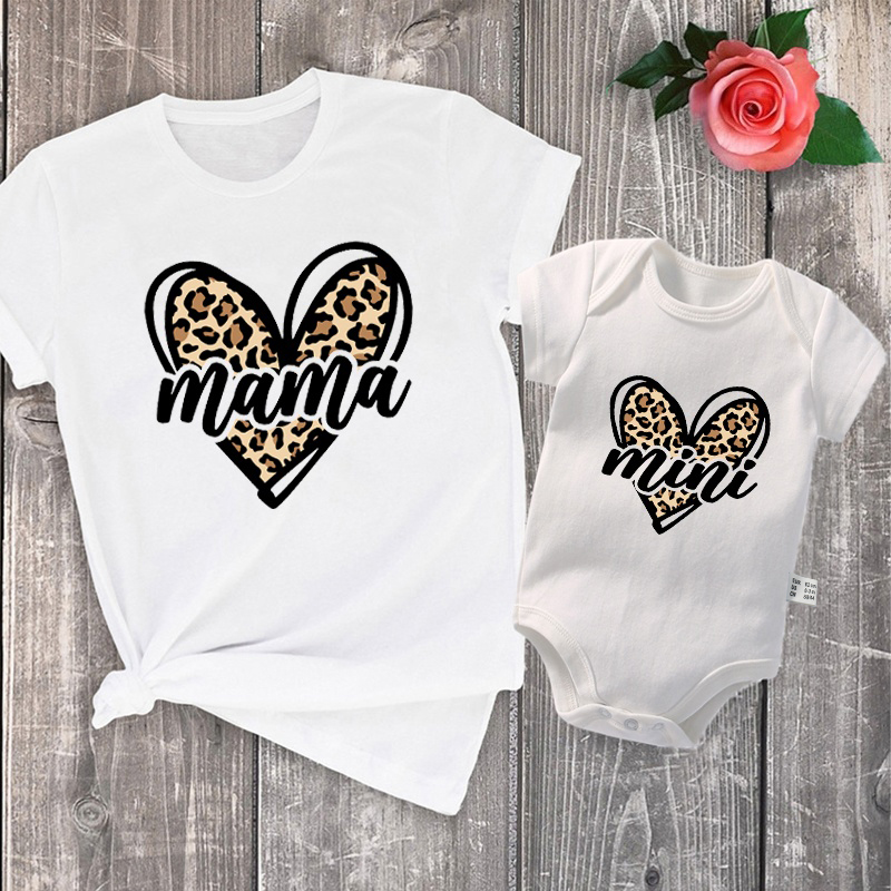 Mama Mimi Leopard Heart Print  – Plant Parent T Shirt recenzja i cena
